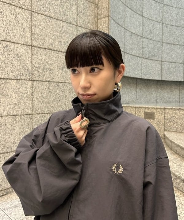 大槻 まひろさんの「BEAMS WOMEN｜【別注】FRED PERRY / SHELL JACKET▲」を使ったコーディネート