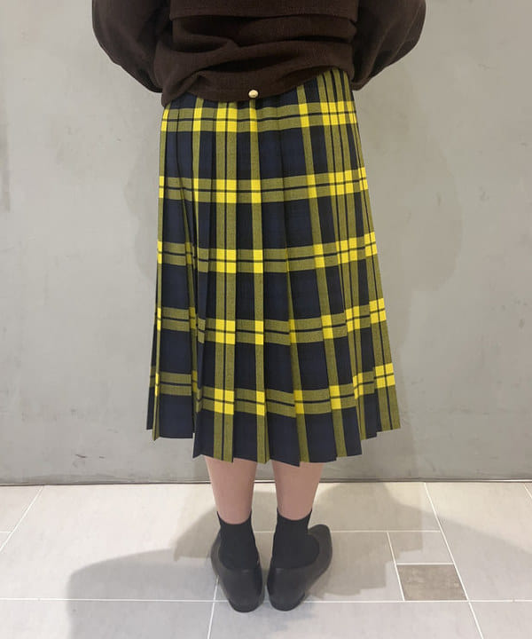 中平 あみさんの「BEAMS WOMEN｜AK+1 / シルク コットン 丸胴 プルオーバー」を使ったコーディネート