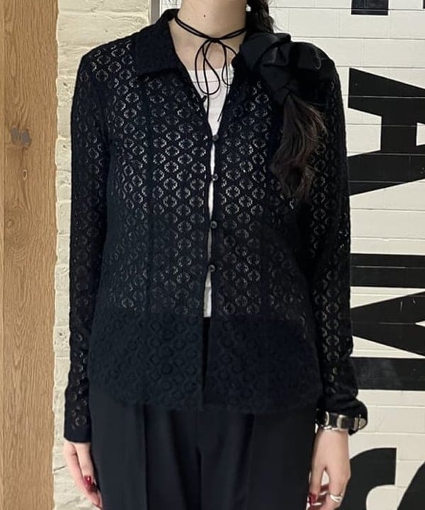 江口 息吹さんの「BEAMS WOMEN｜起毛 レース シャツ」を使ったコーディネート