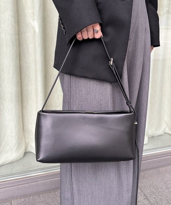 そる様 　新品 Demi-Luxe BEAMS エナメル パテント ポインテッド 新品 Demi-Luxe BEAMS エナメル パテント ポインテッドトゥ 黒