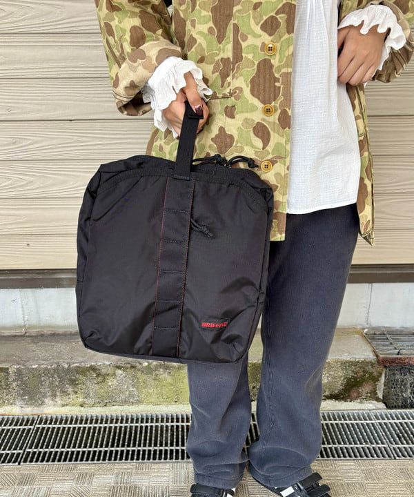 チナツさんの「BEAMS WOMEN｜【別注】BRIEFING / ミリタリー キット バッグ」を使ったコーディネート