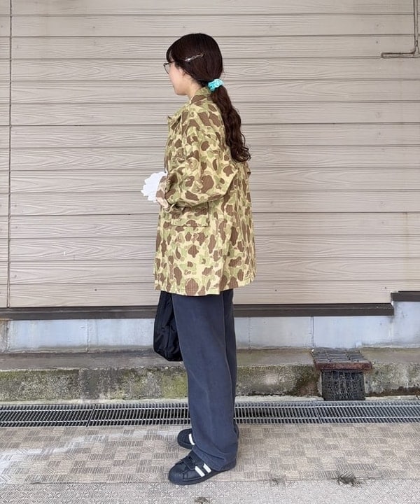 チナツさんの「BEAMS WOMEN｜【別注】BRIEFING / ミリタリー キット バッグ」を使ったコーディネート