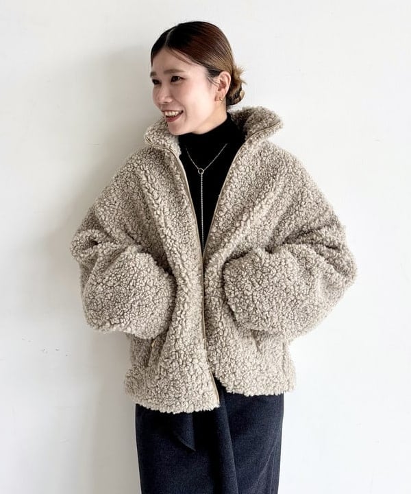 AONO SHIKAMAさんの「BEAMS WOMEN｜【WEB限定】TATRAS / LUELA ボア ブルゾン」を使ったコーディネート