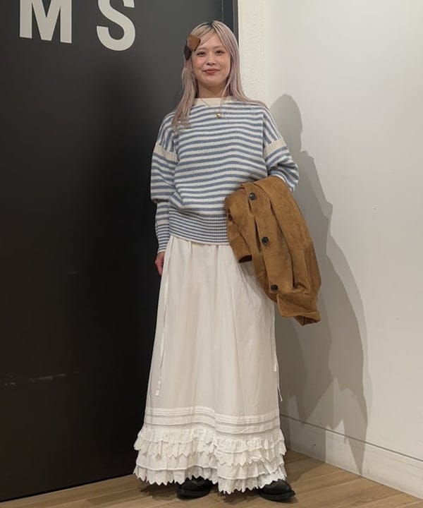 ando naoさんの「BEAMS WOMEN｜ユーロ ヴィンテージ フリル スカート」を使ったコーディネート