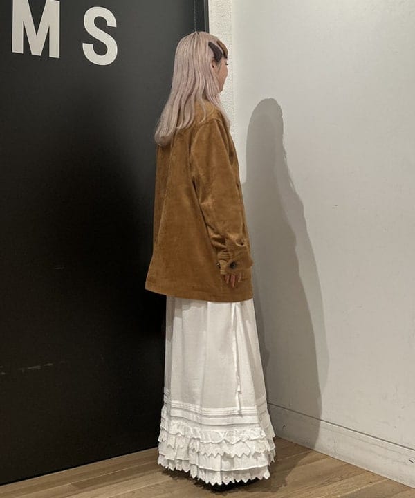 ando naoさんの「BEAMS WOMEN｜ユーロ ヴィンテージ フリル スカート」を使ったコーディネート