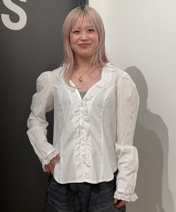 ando naoさんの「BEAMS WOMEN｜【別注】Lee &times; maturely / デニム アシメ パンツ」を使ったコーディネート