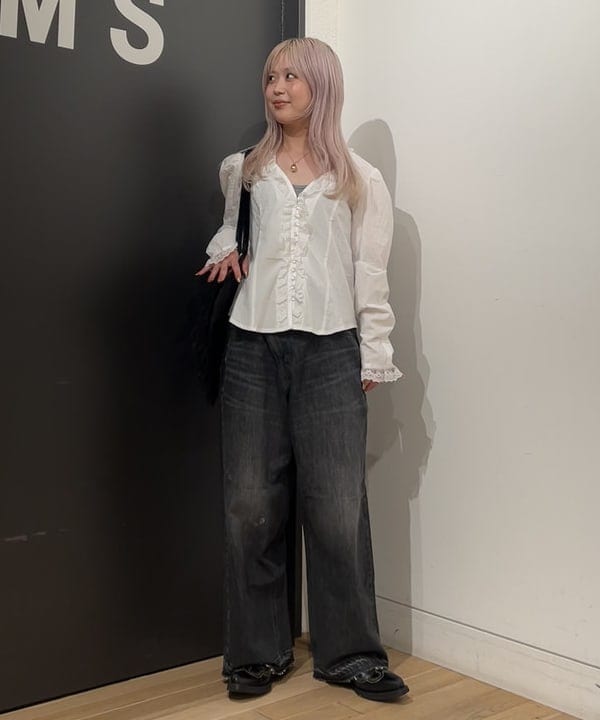 ando naoさんの「BEAMS WOMEN｜【別注】Lee &times; maturely / デニム アシメ パンツ」を使ったコーディネート