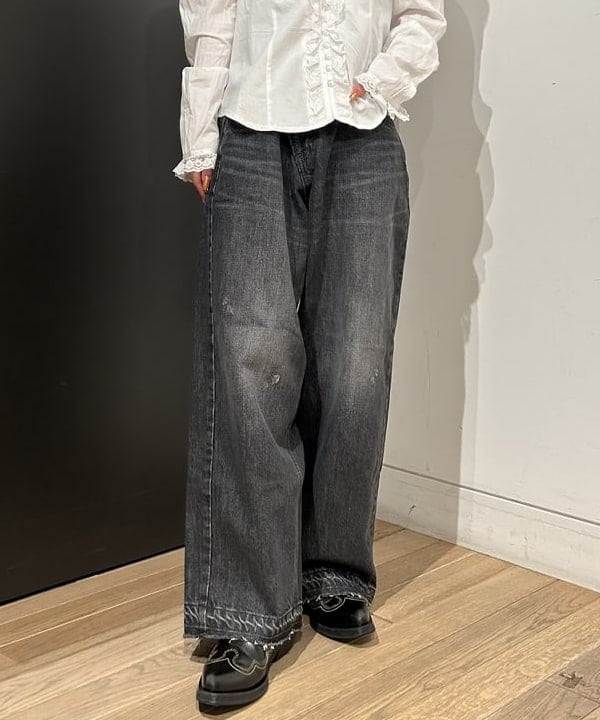 ando naoさんの「BEAMS WOMEN｜【別注】Lee &times; maturely / デニム アシメ パンツ」を使ったコーディネート