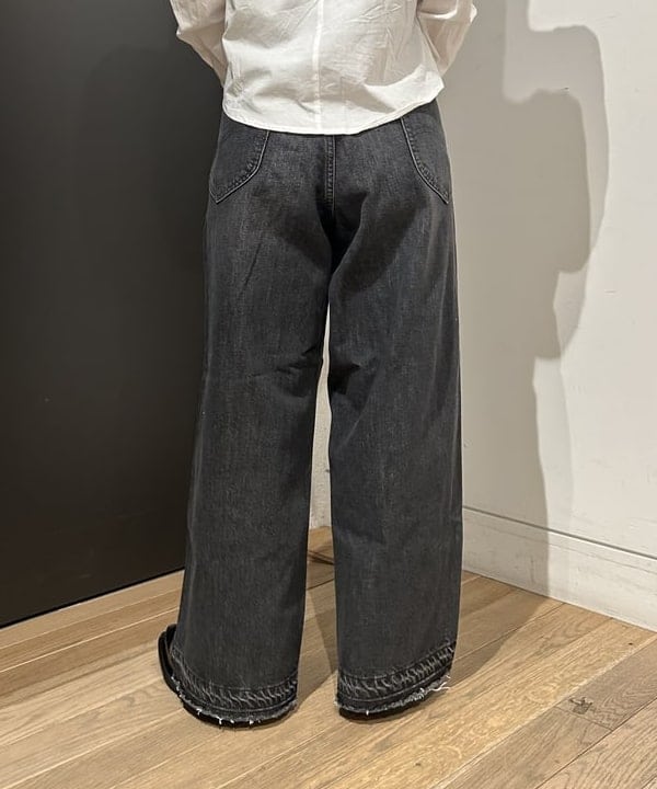 ando naoさんの「BEAMS WOMEN｜【別注】Lee &times; maturely / デニム アシメ パンツ」を使ったコーディネート