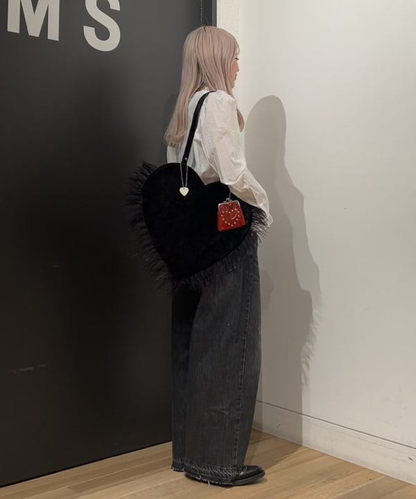 ando naoさんの「BEAMS WOMEN｜【別注】Lee &times; maturely / デニム アシメ パンツ」を使ったコーディネート