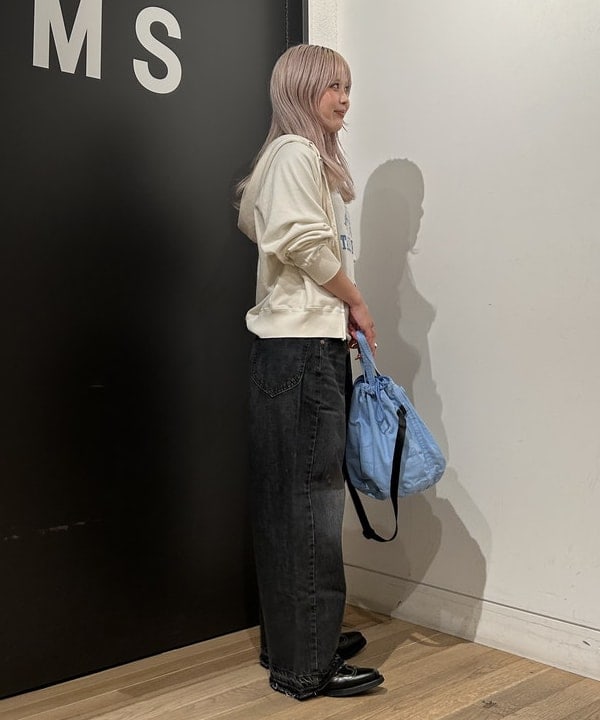 ando naoさんの「BEAMS WOMEN｜【別注】Lee &times; maturely / デニム アシメ パンツ」を使ったコーディネート