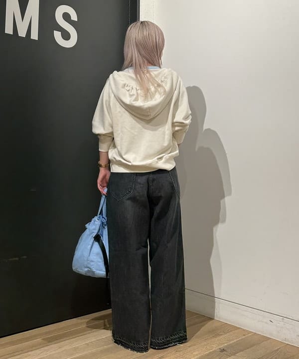 ando naoさんの「BEAMS WOMEN｜【別注】Lee &times; maturely / デニム アシメ パンツ」を使ったコーディネート