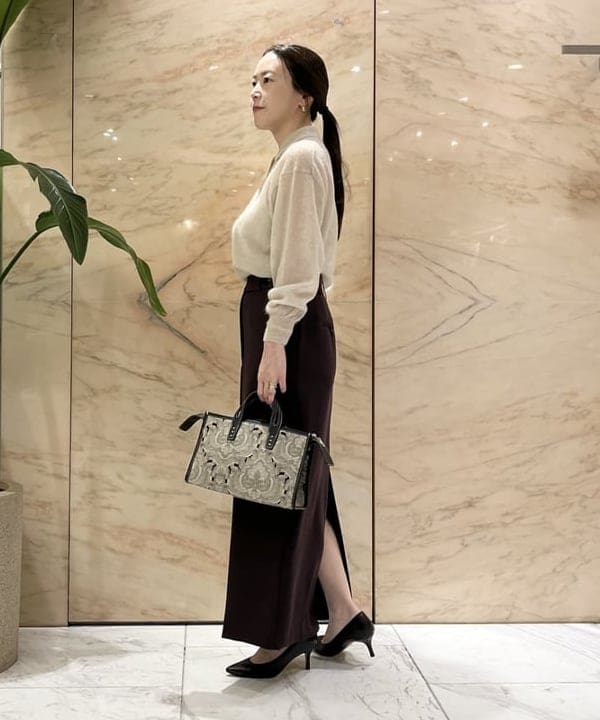 関 桂子さんの「BEAMS WOMEN｜【別注】BATONER / シアー モヘヤ ポロニット」を使ったコーディネート