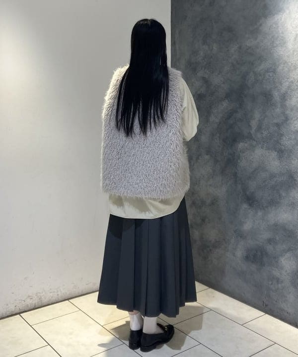 OSUMIさんの「BEAMS WOMEN｜ウェイビー フェイクファー ジレ」を使ったコーディネート