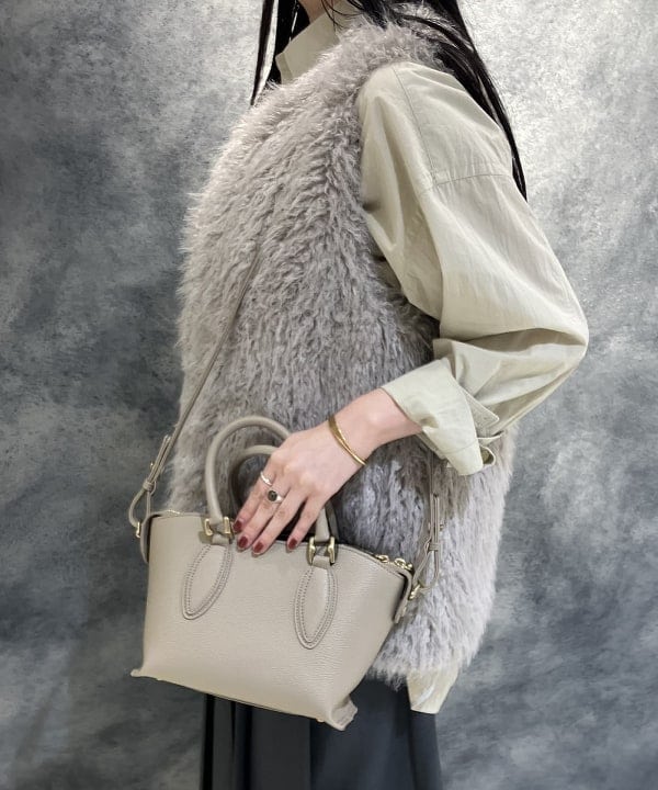 OSUMIさんの「BEAMS WOMEN｜ウェイビー フェイクファー ジレ」を使ったコーディネート