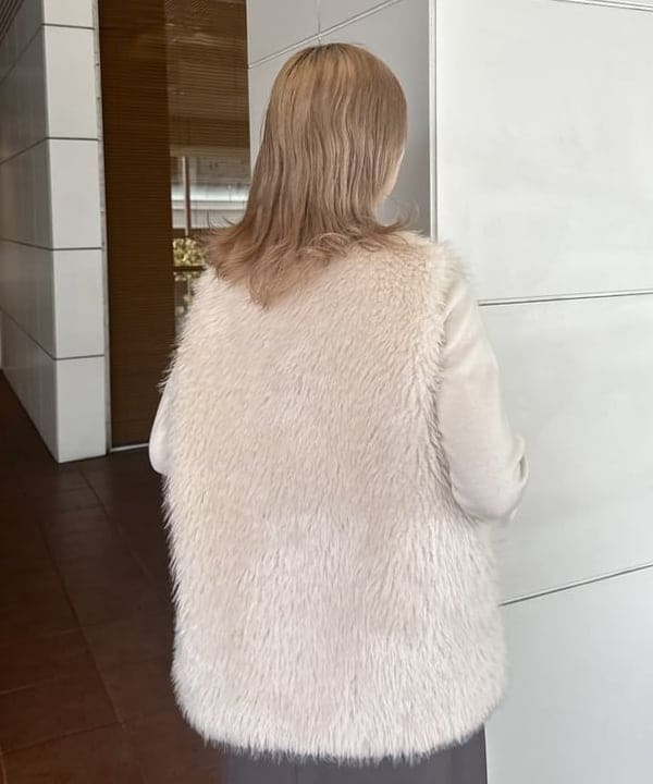 大浦 栞さんの「BEAMS WOMEN｜【別注】SLOANE / 12ゲージ カシミヤ タートルネック ニット」を使ったコーディネート