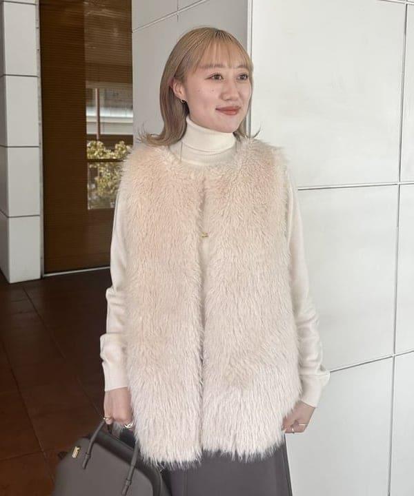 大浦 栞さんの「BEAMS WOMEN｜【別注】SLOANE / 12ゲージ カシミヤ タートルネック ニット」を使ったコーディネート