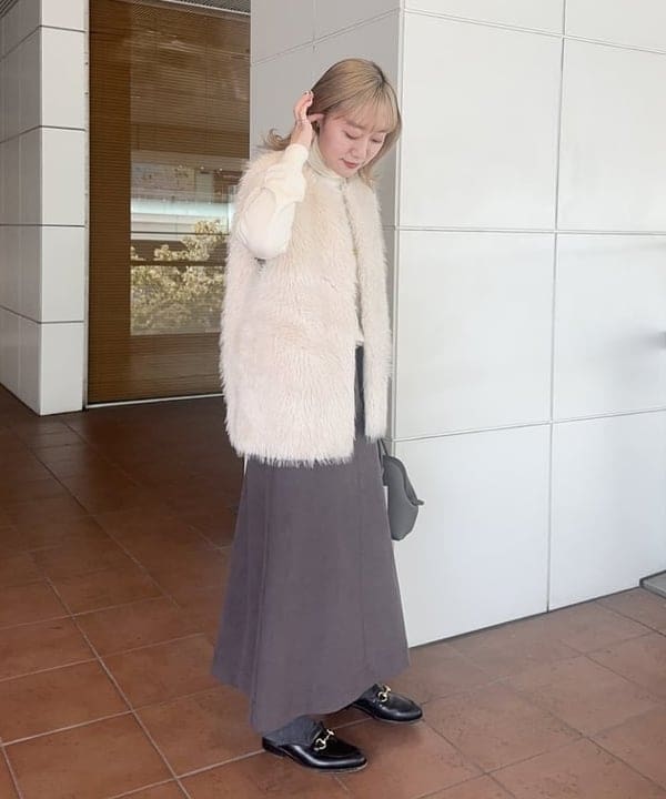 大浦 栞さんの「BEAMS WOMEN｜【別注】SLOANE / 12ゲージ カシミヤ タートルネック ニット」を使ったコーディネート