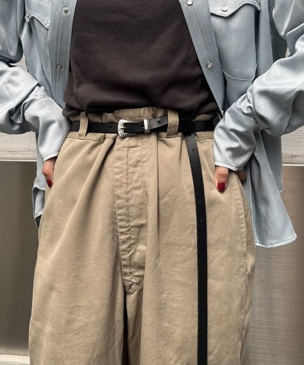 ミナミマリコさんの「BEAMS WOMEN｜ビジュー ピンバッジ」を使ったコーディネート