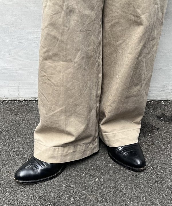 ミナミマリコさんの「BEAMS WOMEN｜ビジュー ピンバッジ」を使ったコーディネート