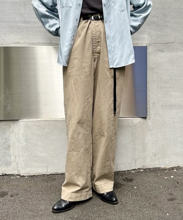 ミナミマリコさんの「BEAMS WOMEN｜ビジュー ピンバッジ」を使ったコーディネート