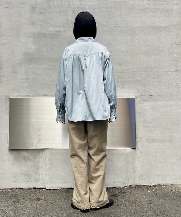 ミナミマリコさんの「BEAMS WOMEN｜ビジュー ピンバッジ」を使ったコーディネート