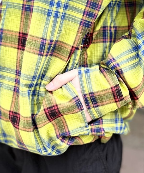 うえきんぐさんの「ワイドフィット リフレクター チェック フードシャツ」を使ったコーディネート