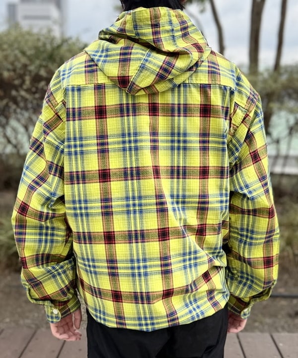 うえきんぐさんの「ワイドフィット リフレクター チェック フードシャツ」を使ったコーディネート