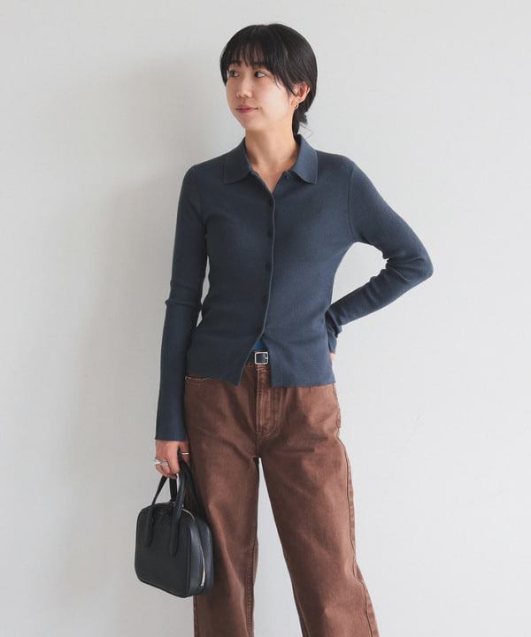 中丸　栞さんの「BEAMS WOMEN｜ポリエステル ウール ポロ カーディガン」を使ったコーディネート