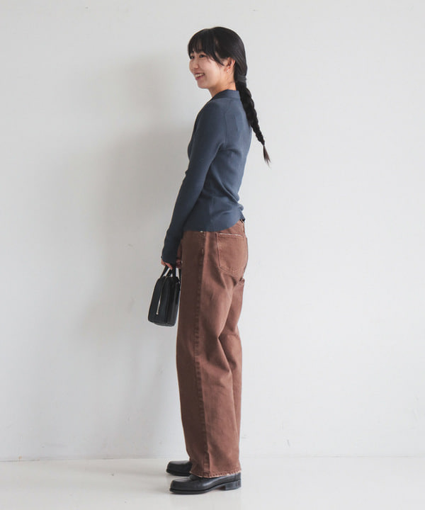 中丸　栞さんの「BEAMS WOMEN｜ポリエステル ウール ポロ カーディガン」を使ったコーディネート