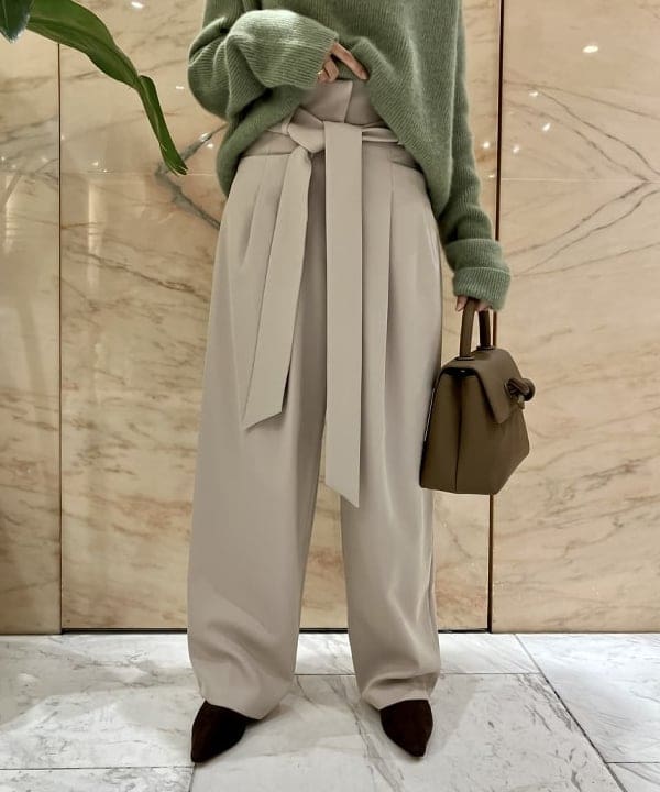 茂野 真楓さんの「BEAMS WOMEN｜【別注】BATONER / カシミヤフォックス タートルネック ニット」を使ったコーディネート