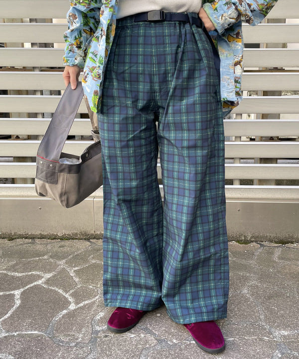 コウリキ　マミさんの「BEAMS WOMEN｜ニュースペーパーバッグ ミニ」を使ったコーディネート