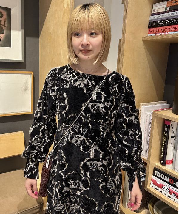 ナカノ アイさんの「BEAMS WOMEN｜RBS / ジャカード ベルベット ワンピース」を使ったコーディネート