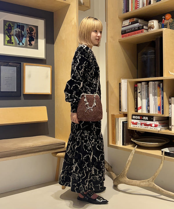 ナカノ アイさんの「BEAMS WOMEN｜RBS / ジャカード ベルベット ワンピース」を使ったコーディネート