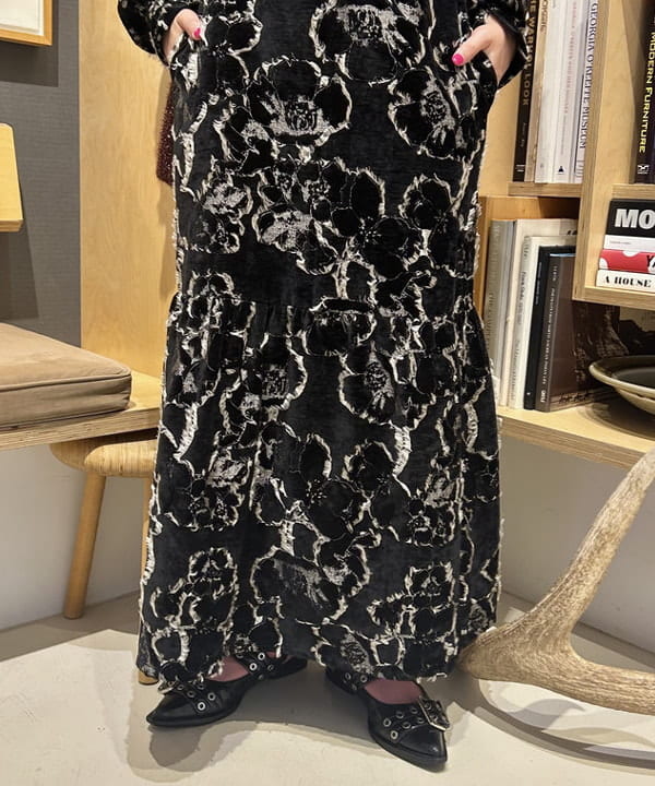 ナカノ アイさんの「BEAMS WOMEN｜RBS / ジャカード ベルベット ワンピース」を使ったコーディネート