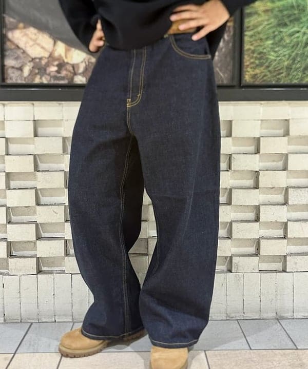 Kellyさんの「BEAMS WOMEN｜ワイドショートフィット 12ゲージ スリットニット」を使ったコーディネート