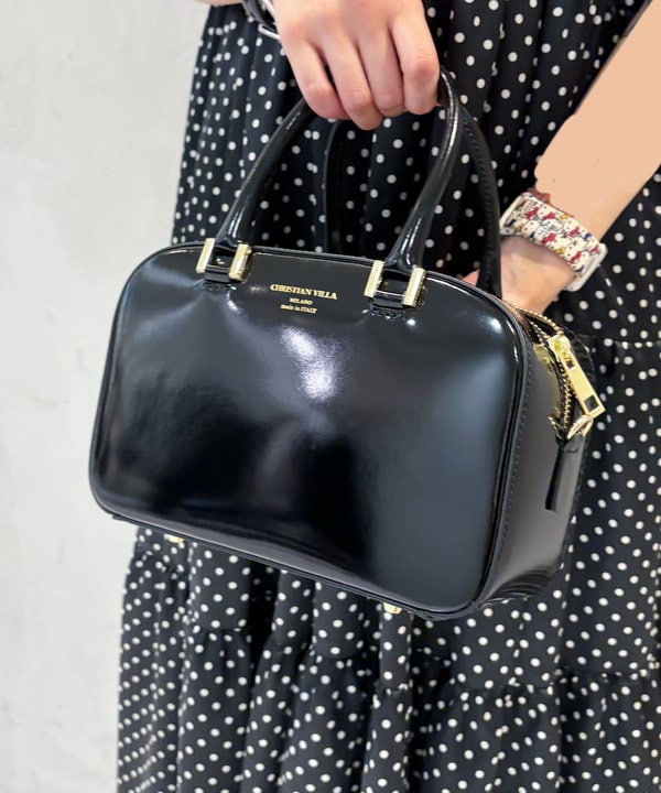 りかちょび/岸本梨佳さんの「BEAMS WOMEN｜CHRISTIAN VILLA / スクエア ボストン バッグS」を使ったコーディネート