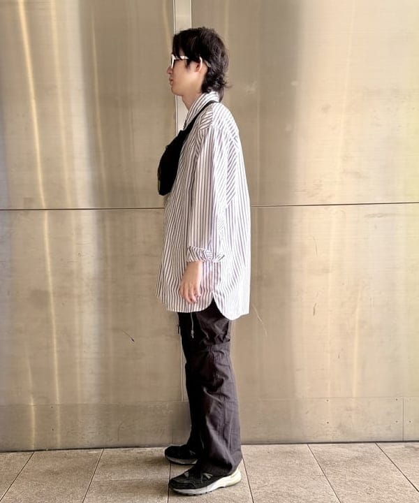 うえきんぐさんの「ワイドフィット バックジップ シャツ」を使ったコーディネート