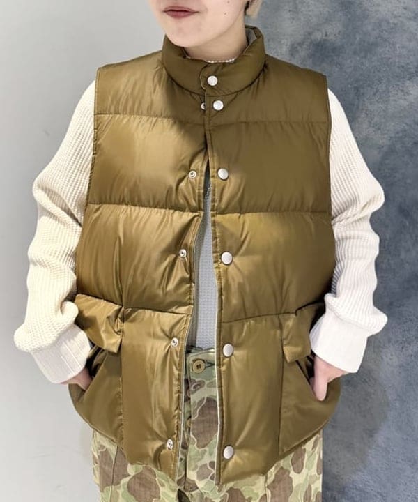 yokoyama shionさんの「BEAMS WOMEN｜リバーシブル ダウン ベスト」を使ったコーディネート