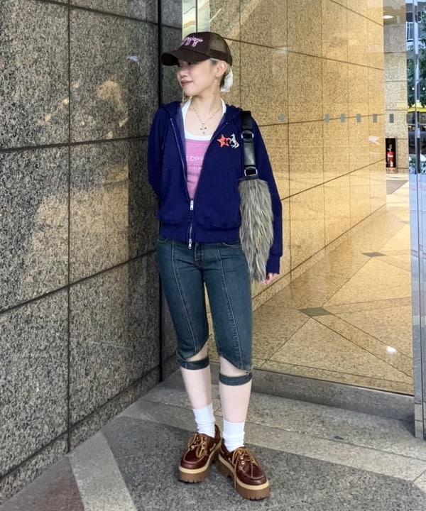 まゆちゃんさんの「BEAMS WOMEN｜guriguri / ユニコーン ブローチ」を使ったコーディネート