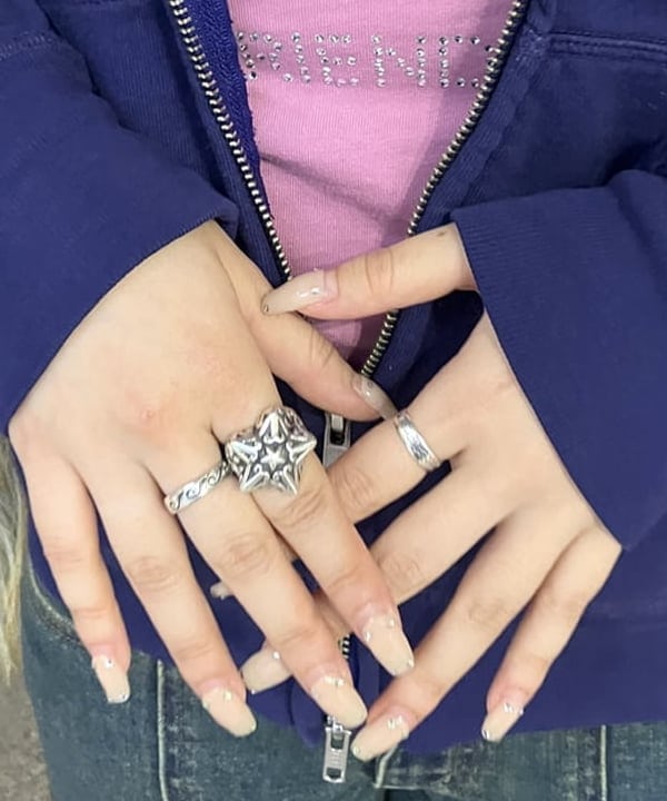 まゆちゃんさんの「BEAMS WOMEN｜guriguri / ユニコーン ブローチ」を使ったコーディネート