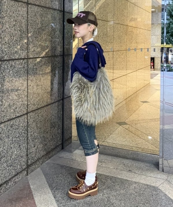 まゆちゃんさんの「BEAMS WOMEN｜guriguri / ユニコーン ブローチ」を使ったコーディネート