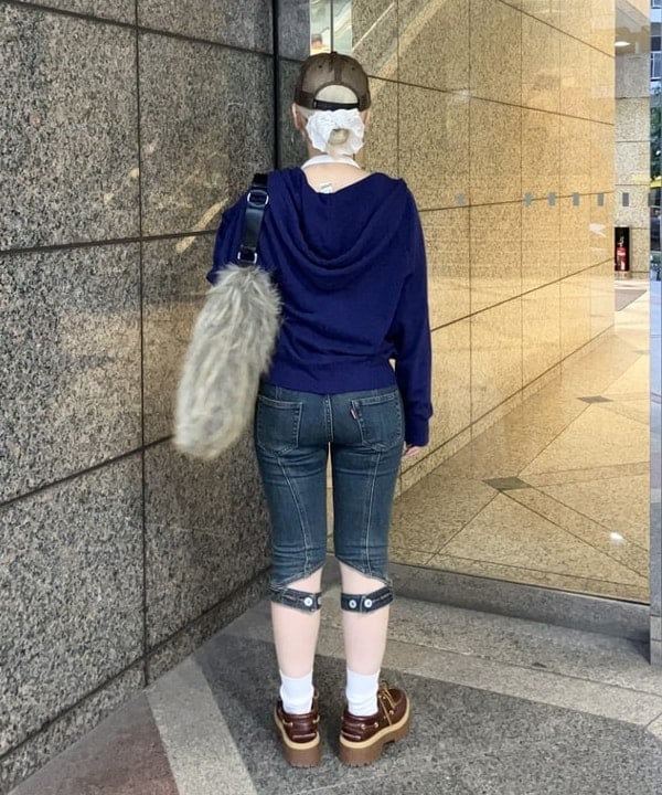 まゆちゃんさんの「BEAMS WOMEN｜guriguri / ユニコーン ブローチ」を使ったコーディネート