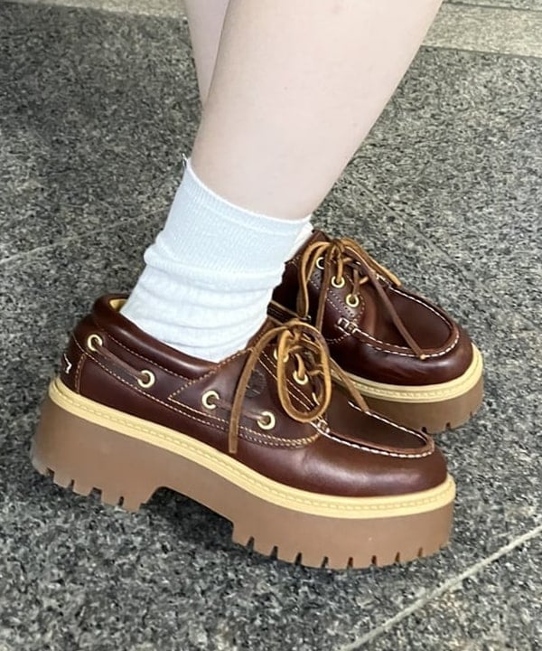 まゆちゃんさんの「BEAMS WOMEN｜guriguri / ユニコーン ブローチ」を使ったコーディネート