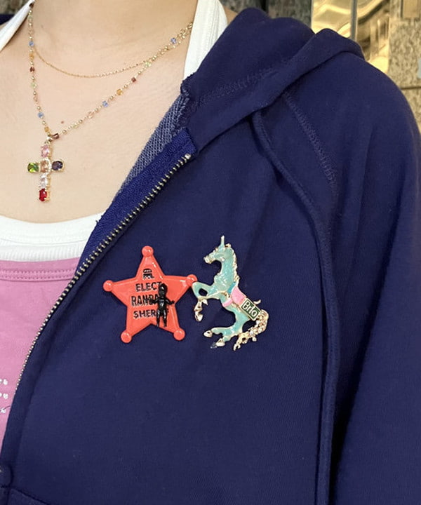 まゆちゃんさんの「BEAMS WOMEN｜guriguri / ユニコーン ブローチ」を使ったコーディネート