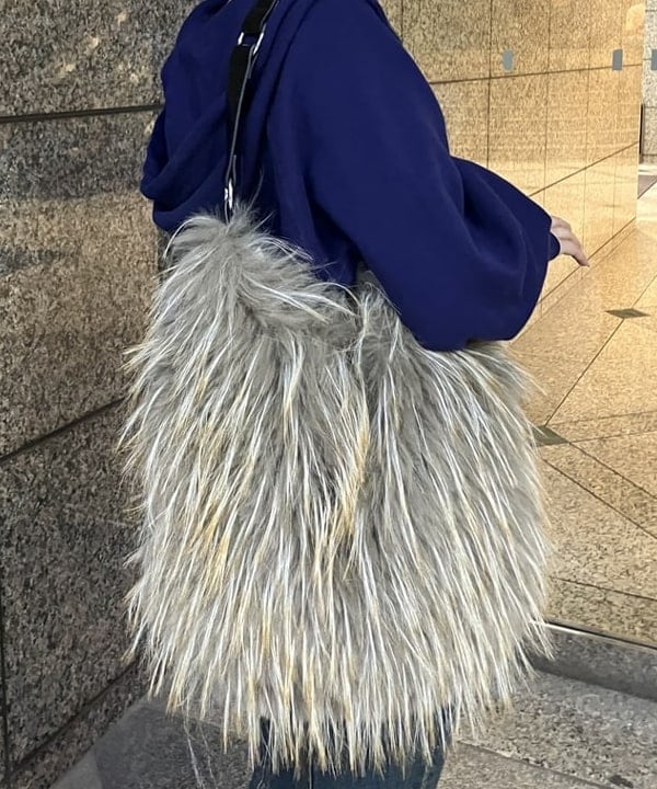 まゆちゃんさんの「BEAMS WOMEN｜guriguri / ユニコーン ブローチ」を使ったコーディネート