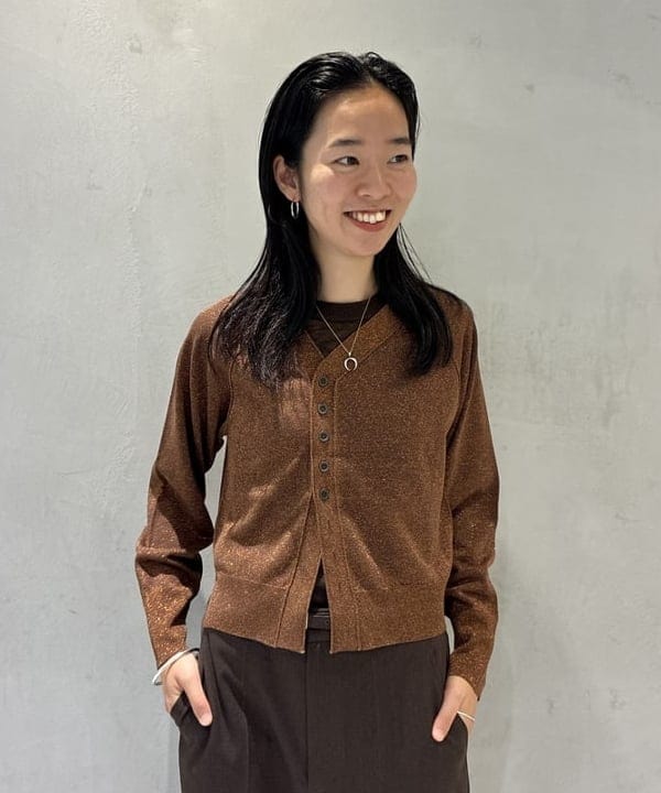 津藤 理佐子さんの「BEAMS WOMEN｜maturely / リサイクル ポリエステル ベルト アレンジ パンツ」を使ったコーディネート