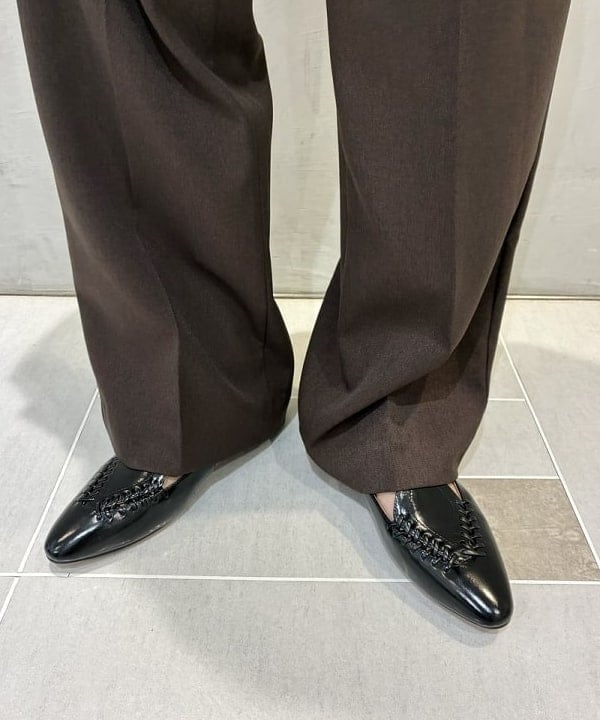 津藤 理佐子さんの「BEAMS WOMEN｜maturely / リサイクル ポリエステル ベルト アレンジ パンツ」を使ったコーディネート