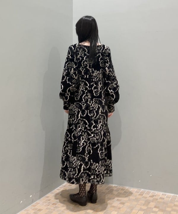 加歩さんの「BEAMS WOMEN｜RBS / ジャカード ベルベット ワンピース」を使ったコーディネート