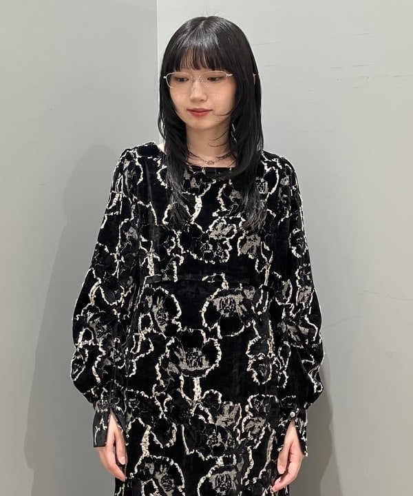 加歩さんの「BEAMS WOMEN｜RBS / ジャカード ベルベット ワンピース」を使ったコーディネート